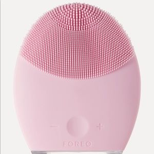 Pink Foreo Luna Cleansing Device